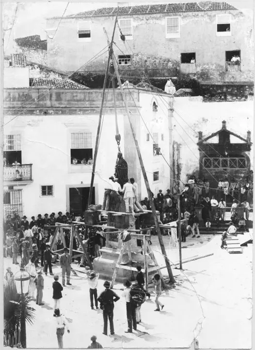 Instalación monumento al señor Díaz